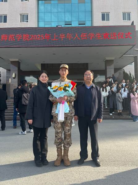 一群人站在建筑前